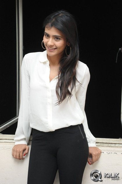 Hebha-Patel-at-Ala-Ela-Movie-Special-Show